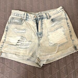 NWOT American Eagle distressed jean shorts size 8